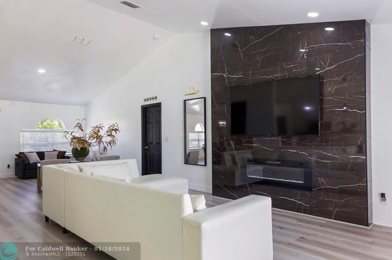 2062 Larchmont Ln, Fort Pierce FL  34984-4337 exterior