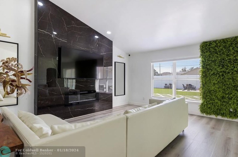 2062 Larchmont Ln, Fort Pierce FL  34984-4337 exterior