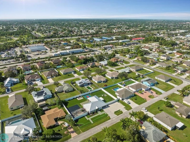 2062 Larchmont Ln, Fort Pierce FL  34984-4337 exterior