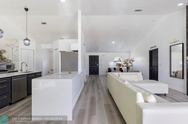 2062 Larchmont Ln, Fort Pierce FL  34984-4337 exterior