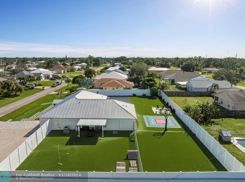 2062 Larchmont Ln, Fort Pierce FL  34984-4337 exterior