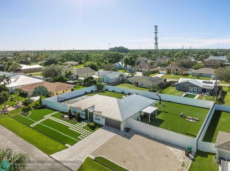 2062 Larchmont Ln, Fort Pierce FL  34984-4337 exterior