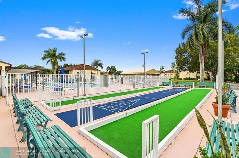 448 Pine Glen Ln, Lake Worth FL  33463-8669 exterior