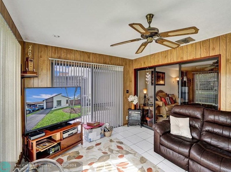 5094 Mirror Lakes Blvd, Boynton Beach FL  33472-1214 exterior