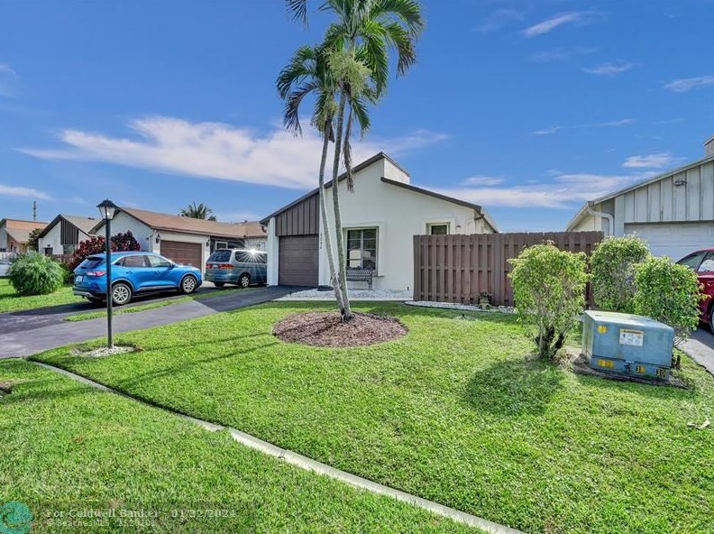 5094 Mirror Lakes Blvd, Boynton Beach FL  33472-1214 exterior