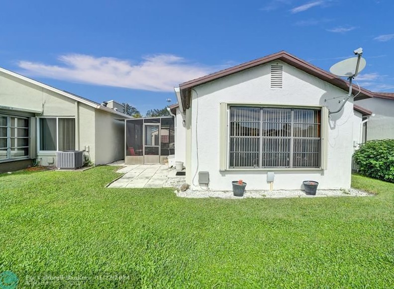 5094 Mirror Lakes Blvd, Boynton Beach FL  33472-1214 exterior