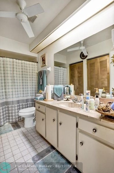 5094 Mirror Lakes Blvd, Boynton Beach FL  33472-1214 exterior