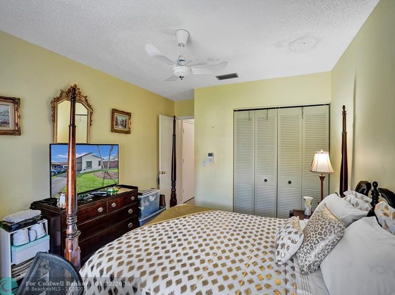 5094 Mirror Lakes Blvd, Boynton Beach FL  33472-1214 exterior