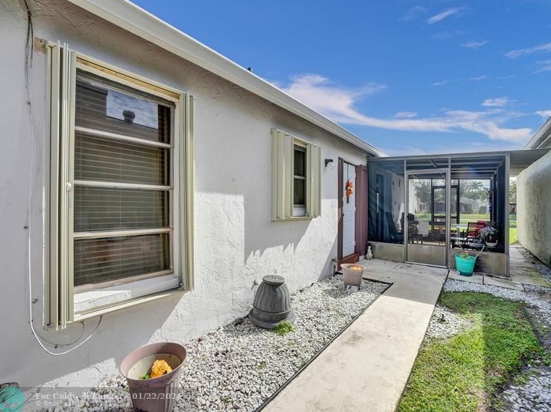 5094 Mirror Lakes Blvd, Boynton Beach FL  33472-1214 exterior