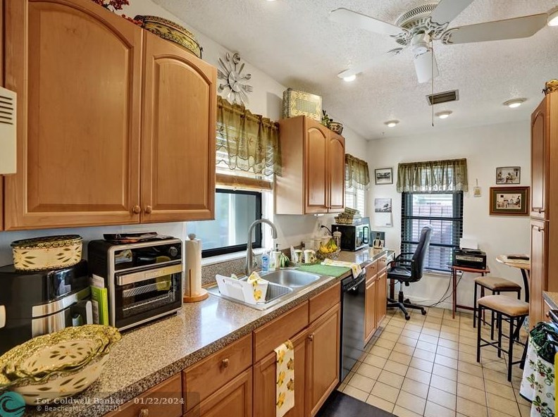 5094 Mirror Lakes Blvd, Boynton Beach FL  33472-1214 exterior