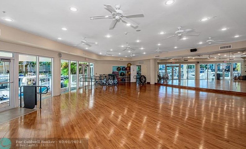 3330 190th St, Miami FL  33056-3048 exterior