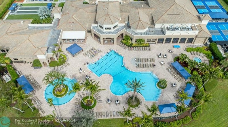 7062 Great Falls Cir, Boynton Beach FL  33437-3998 exterior