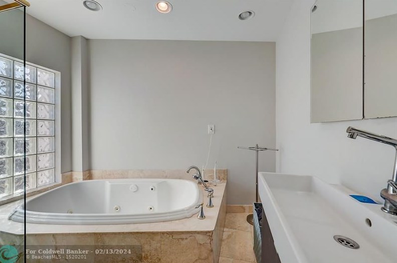 1118 Russell Dr, Boca Raton FL 33487-4222 exterior