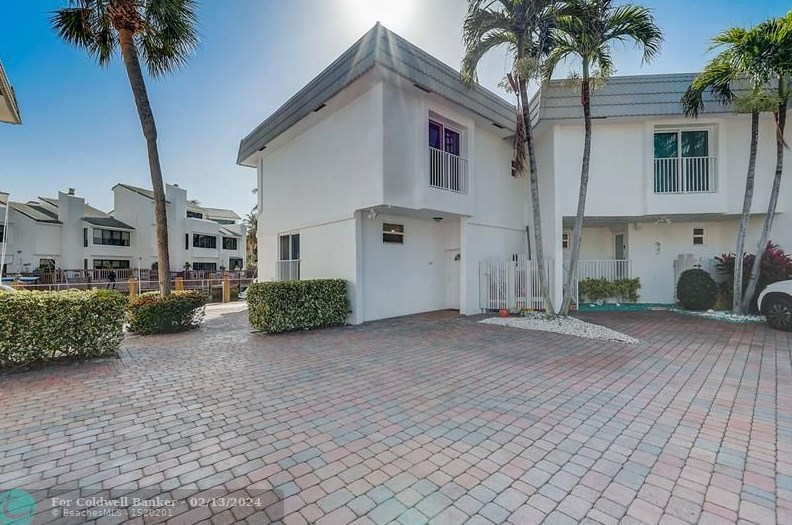 1118 Russell Dr, Boca Raton FL 33487-4222 exterior