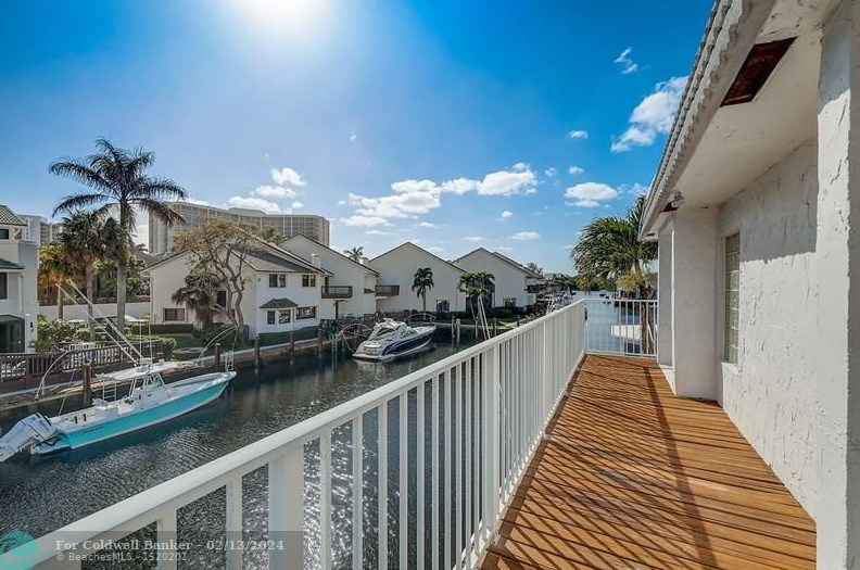 1118 Russell Dr, Boca Raton FL 33487-4222 exterior