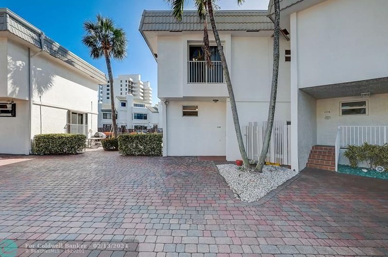 1118 Russell Dr, Boca Raton FL 33487-4222 exterior