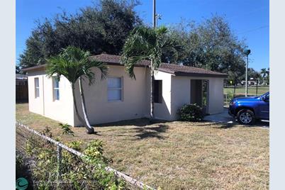 841 NW 15th Ter - Photo 1