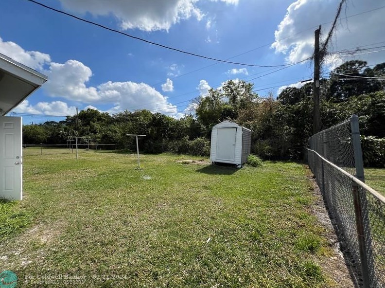 308 Essex Dr, Fort Pierce FL  34946-7102 exterior