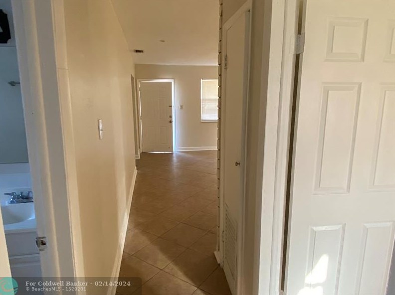 138 5th Ct, Dania Beach FL  33004-3513 exterior