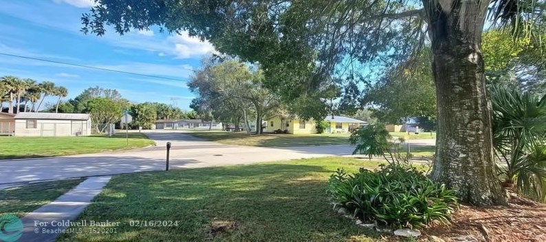 308 8 Dr, Okeechobee FL 34974-4543 exterior