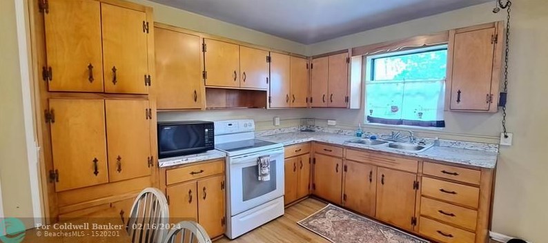 308 8 Dr, Okeechobee FL 34974-4543 exterior