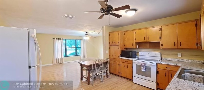 308 8 Dr, Okeechobee FL 34974-4543 exterior