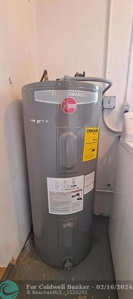 308 8 Dr, Okeechobee FL 34974-4543 exterior