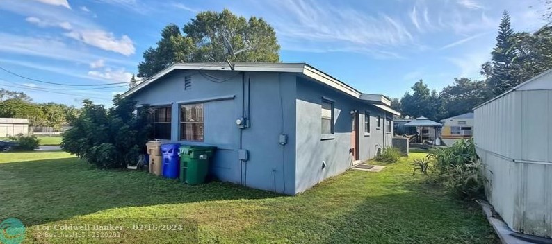 308 8 Dr, Okeechobee FL 34974-4543 exterior