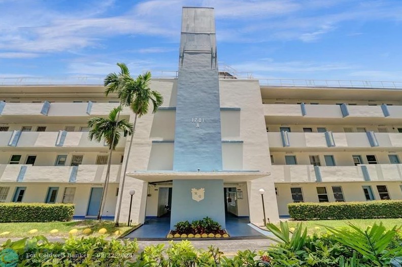 1701 191 St, Miami FL  33056-3338 exterior