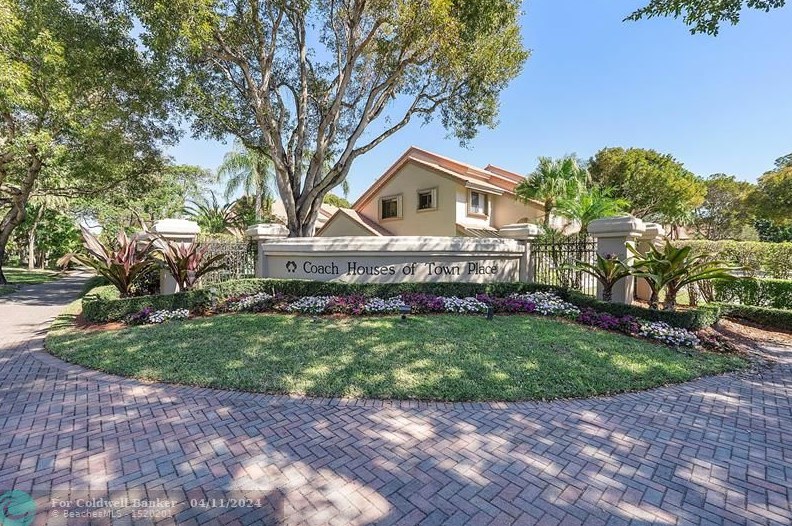 5521 Coach House Cir, Boca Raton FL 33486-8900 exterior