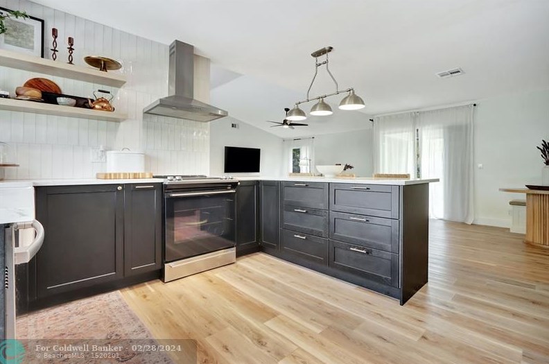 76 Forest Cir, Hollywood FL  33026-1109 exterior