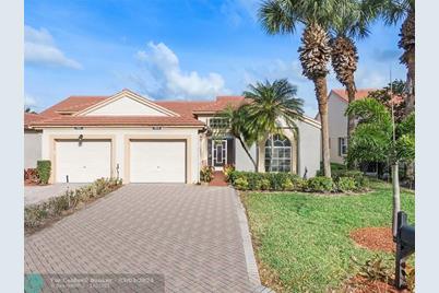 7915  Coral Pointe Dr - Photo 1