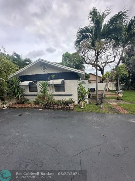 43 10th Ter, Dania Beach FL  33004-4322 exterior