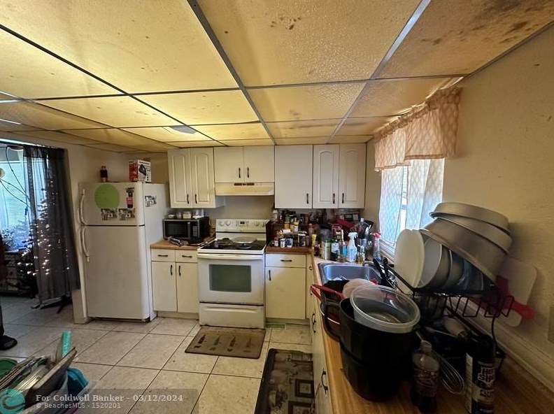 367 Phippen Waiters Rd, Dania Beach FL  33004-4911 exterior