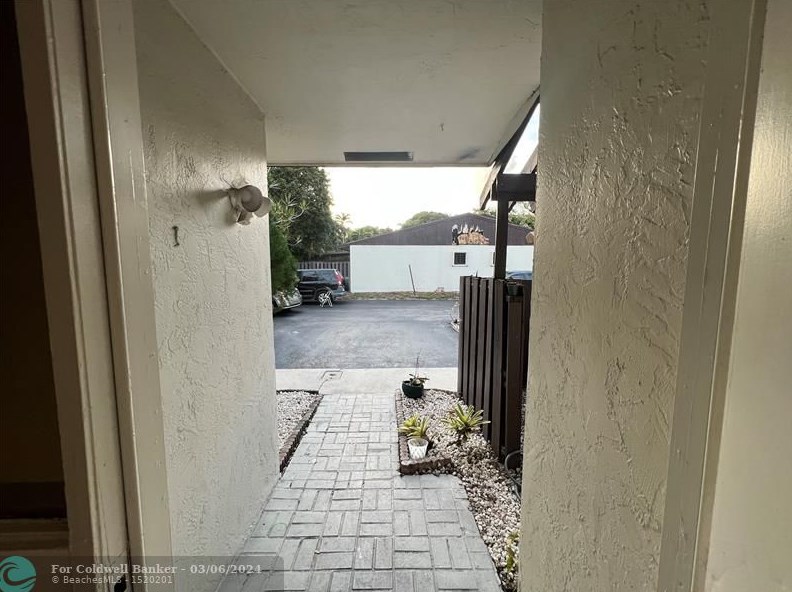 3831 69th Ave, Hollywood FL  33023-6638 exterior