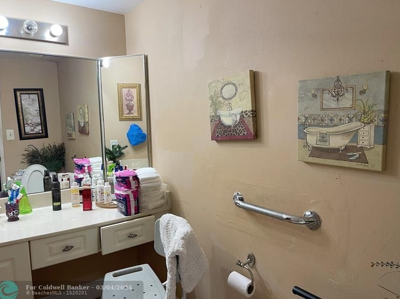 4857 97th Ct, Miami FL 33178-1981 exterior