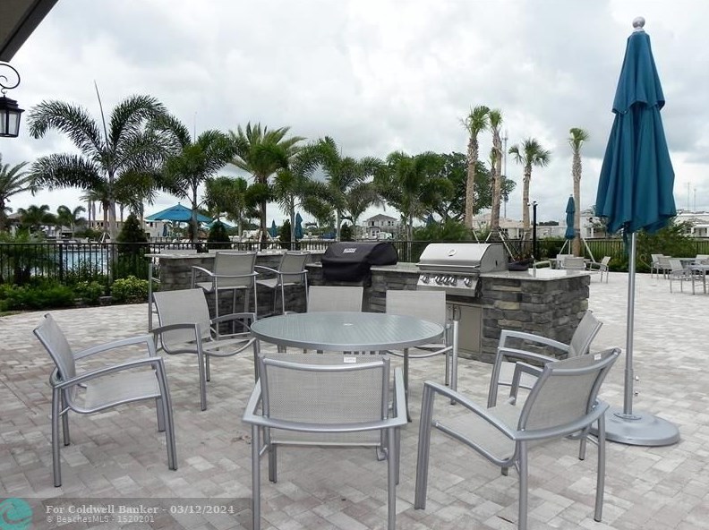 4330 Hillcrest Dr, Hollywood FL  33021-7933 exterior