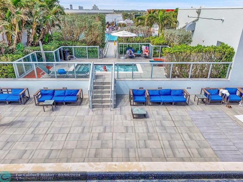 777 Ocean Dr, Hollywood FL  33019-2009 exterior