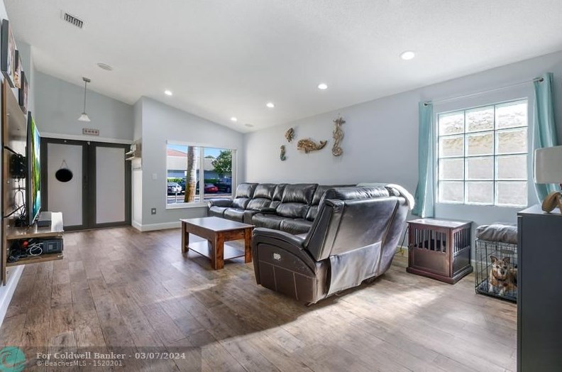 20524 5th St, Hollywood FL  33029-3464 exterior