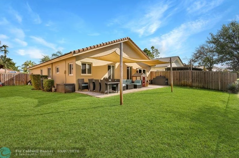 20524 5th St, Hollywood FL  33029-3464 exterior