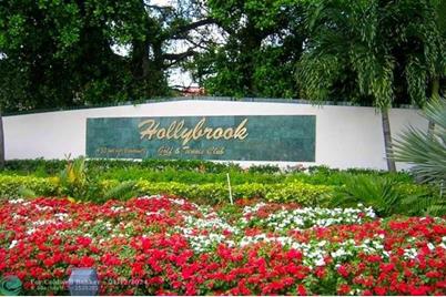 9511 N Hollybrook Lake Dr, Unit #104 - Photo 1