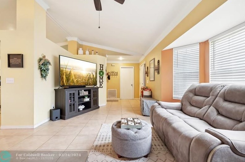 465 Eyerly Ave, Fort Pierce FL  34983-2903 exterior