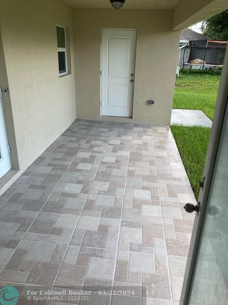 1050 Consolata Ave, Fort Pierce FL  34953-2877 exterior