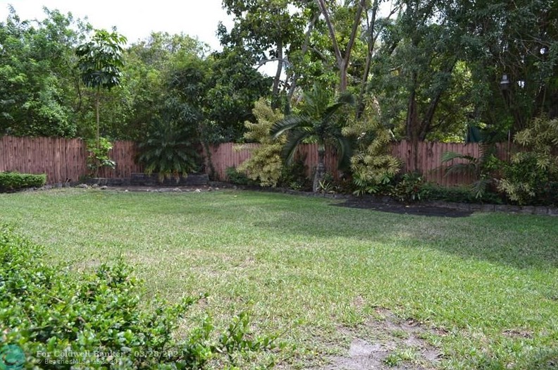 1860 179 St, Miami FL  33056-3831 exterior