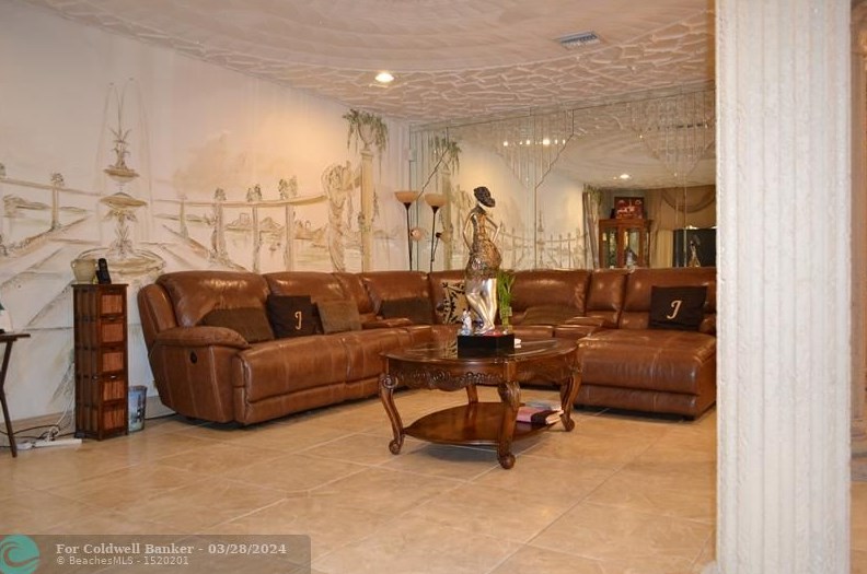 1860 179 St, Miami FL  33056-3831 exterior
