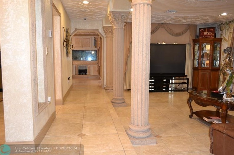1860 179 St, Miami FL  33056-3831 exterior