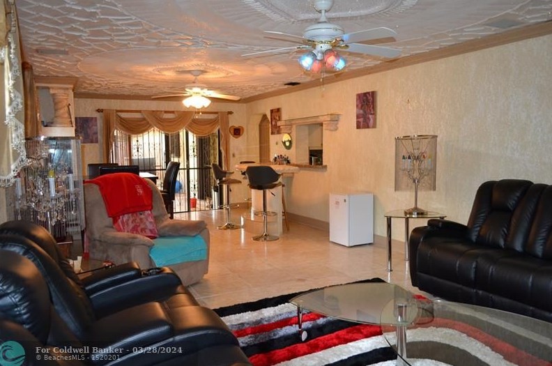1860 179 St, Miami FL  33056-3831 exterior