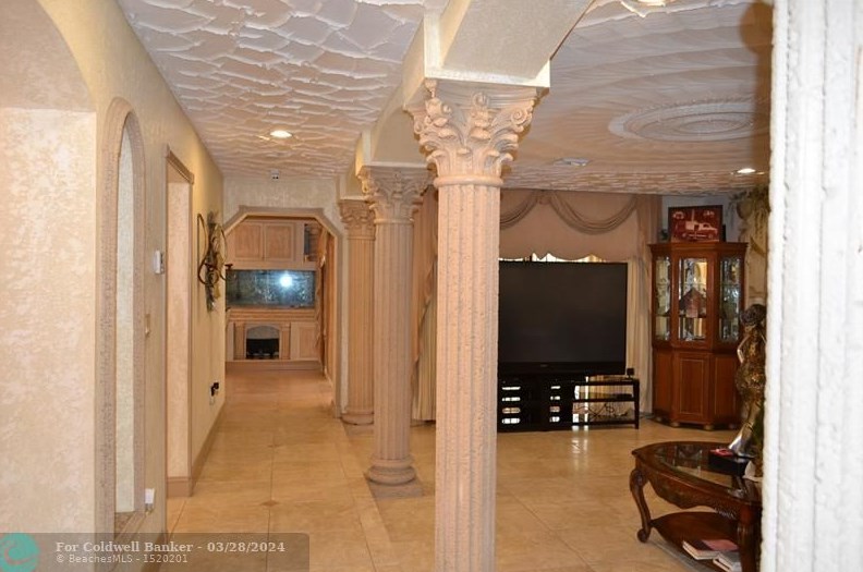 1860 179 St, Miami FL  33056-3831 exterior