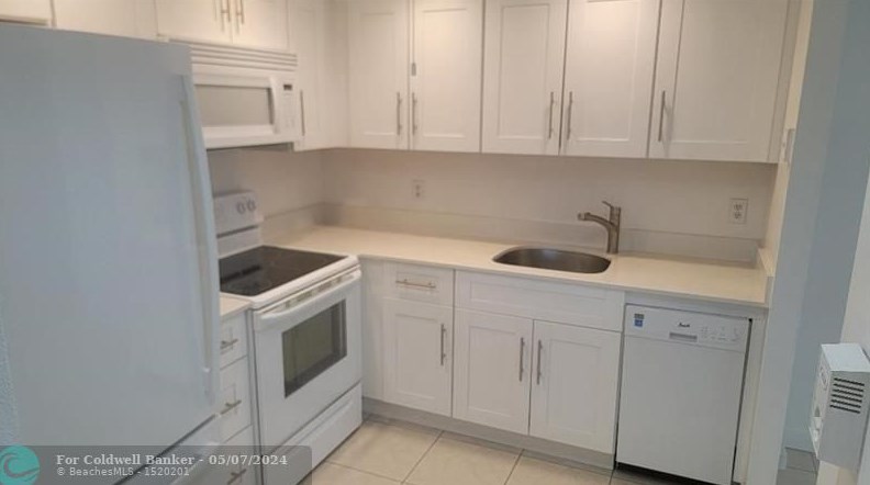 451 Monaco J, Delray Beach FL  33446-1434 exterior