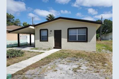3051 NW 3rd St - Photo 1